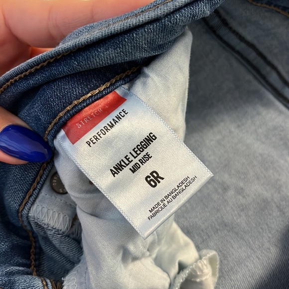 Womens Express Jeans, stretch performance, ankle legging, mid rise, size 6r - Picture 4 of 6